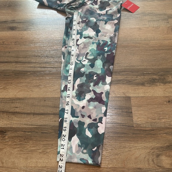 SPANX BOTTY BOOST ACTIVE 7/8 LEGGINGS WOMEN Sz MD CAMOUFLAGE NEW - Picture 10 of 12
